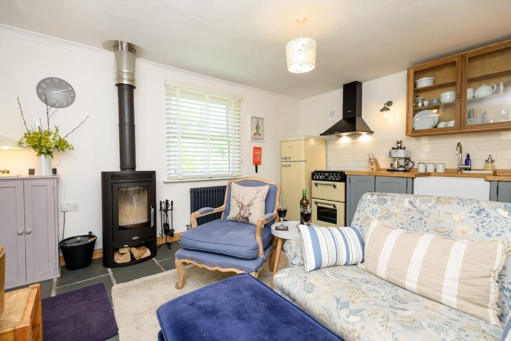 Bijou Coastal Apartment In Polperro With Hot Tub Onsite Parking Downhill Walk To Village Extérieur photo