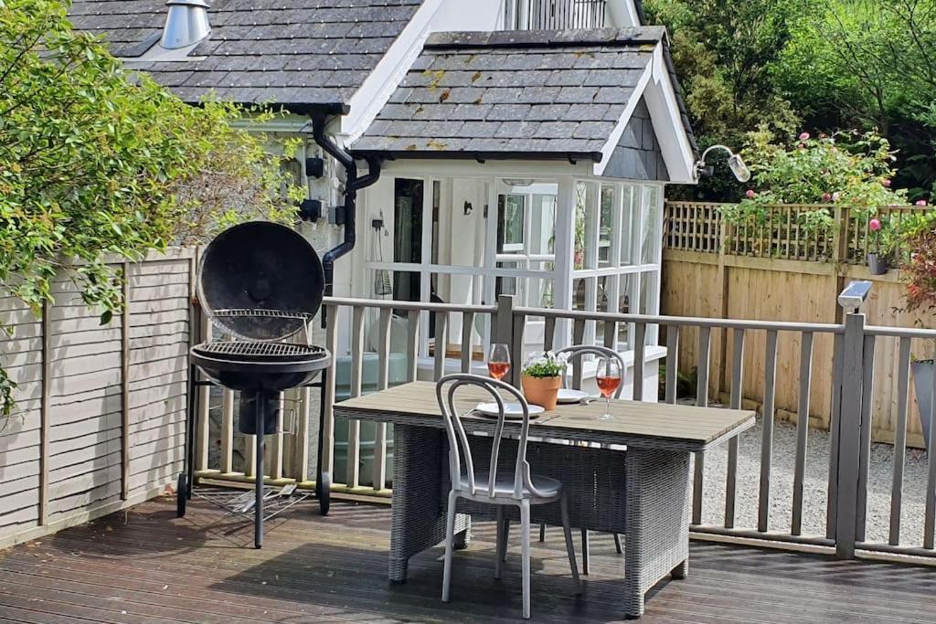 Bijou Coastal Apartment In Polperro With Hot Tub Onsite Parking Downhill Walk To Village Extérieur photo