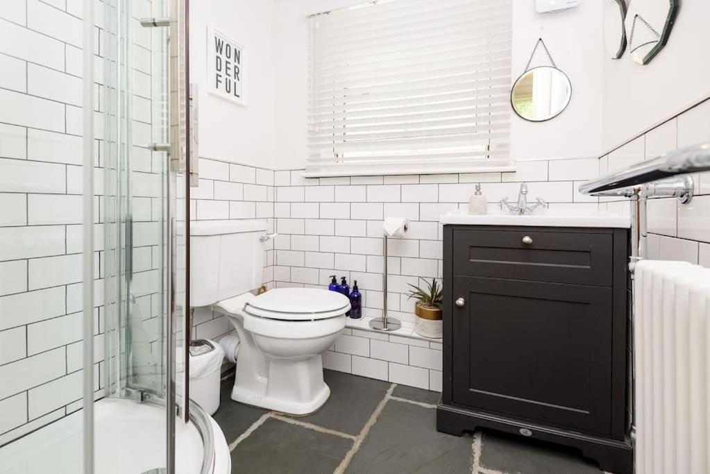 Bijou Coastal Apartment In Polperro With Hot Tub Onsite Parking Downhill Walk To Village Extérieur photo