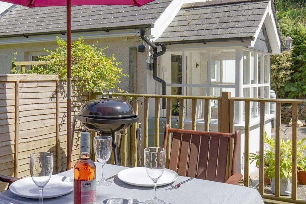 Bijou Coastal Apartment In Polperro With Hot Tub Onsite Parking Downhill Walk To Village Extérieur photo