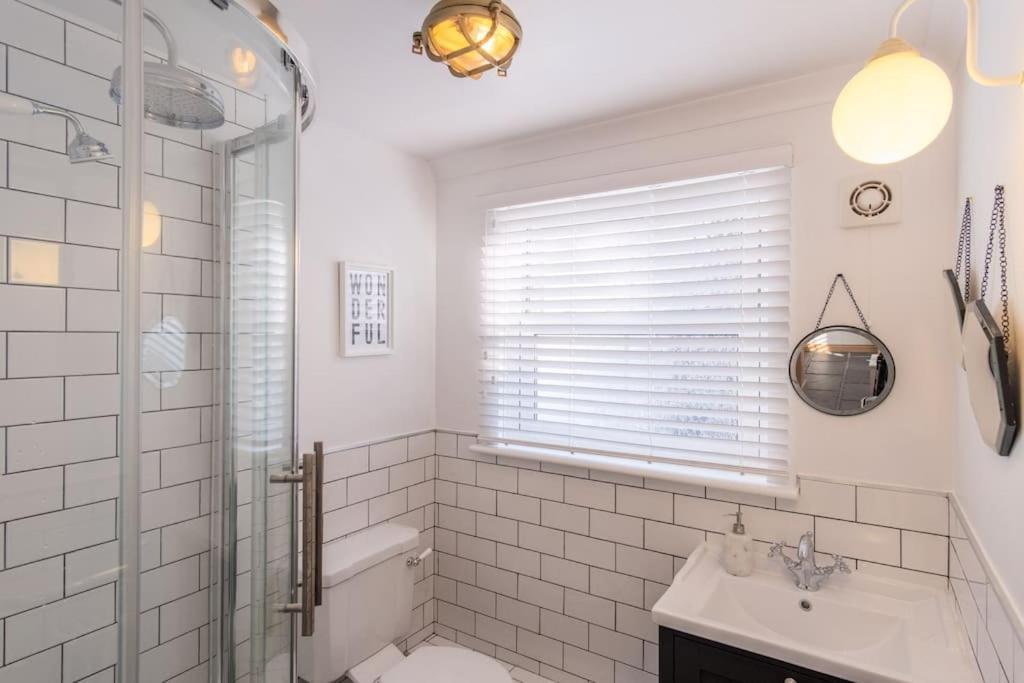 Bijou Coastal Apartment In Polperro With Hot Tub Onsite Parking Downhill Walk To Village Extérieur photo