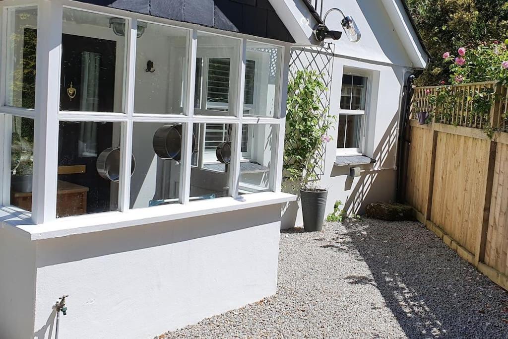 Bijou Coastal Apartment In Polperro With Hot Tub Onsite Parking Downhill Walk To Village Extérieur photo