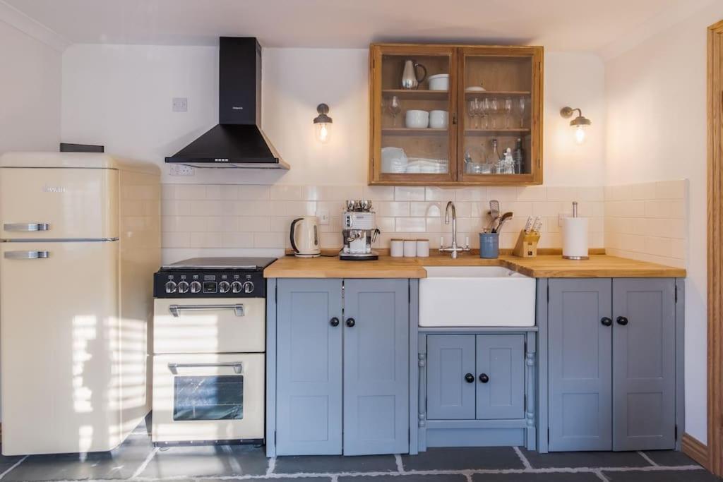 Bijou Coastal Apartment In Polperro With Hot Tub Onsite Parking Downhill Walk To Village Extérieur photo