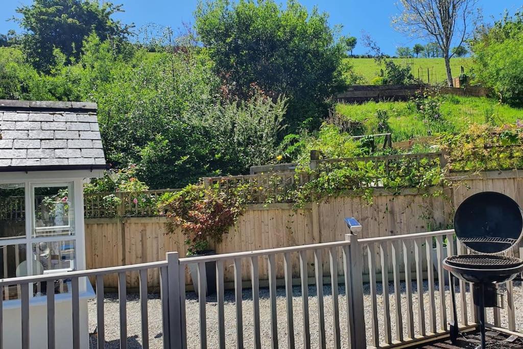 Bijou Coastal Apartment In Polperro With Hot Tub Onsite Parking Downhill Walk To Village Extérieur photo